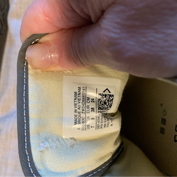 Converse shoes Women size 7 - Picture 2 of 3